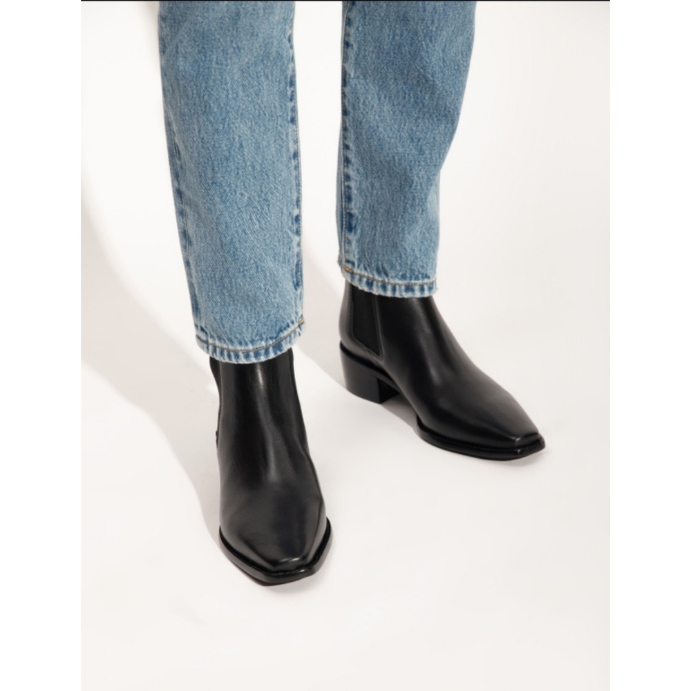 Tory Burch | Classic Pull-On Leather Chelsea Ankle Boots in Black Size 7.5